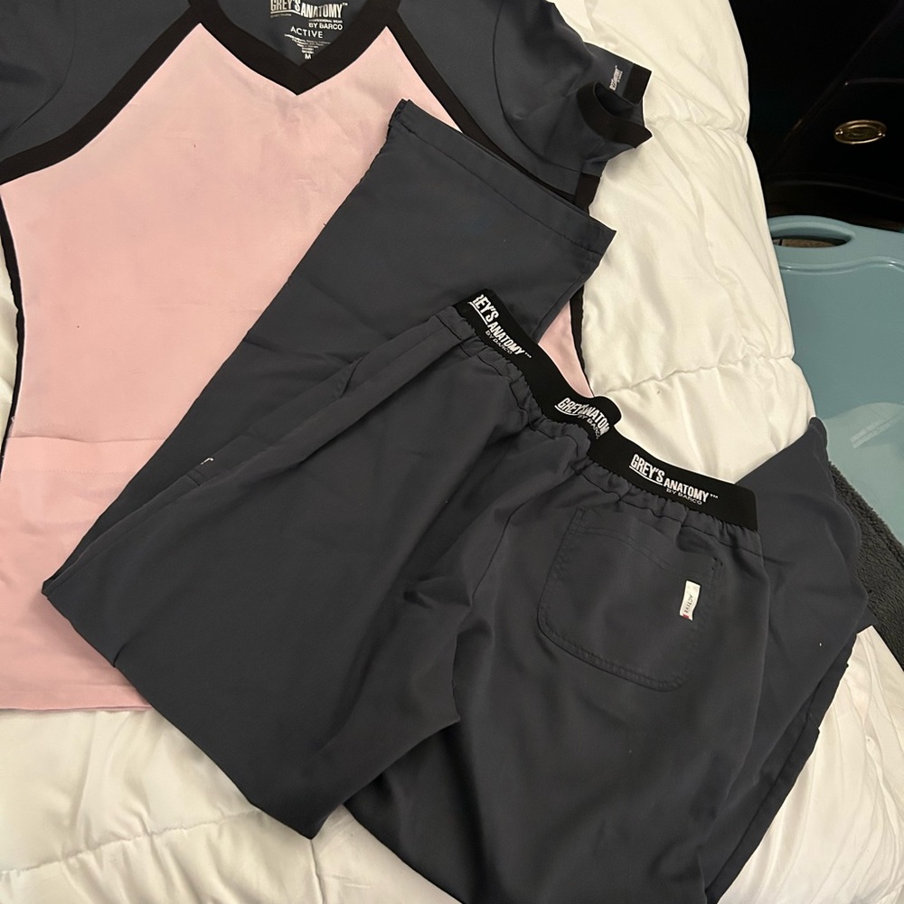 grey anatomy scrubs